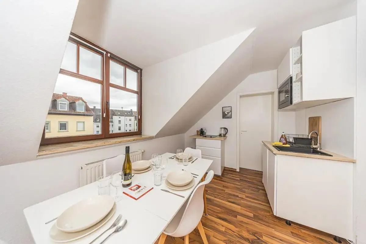 Grosszuegige Helle 3 Zimmer-Wohnung Zentrumsnah Leipzig Apartment
